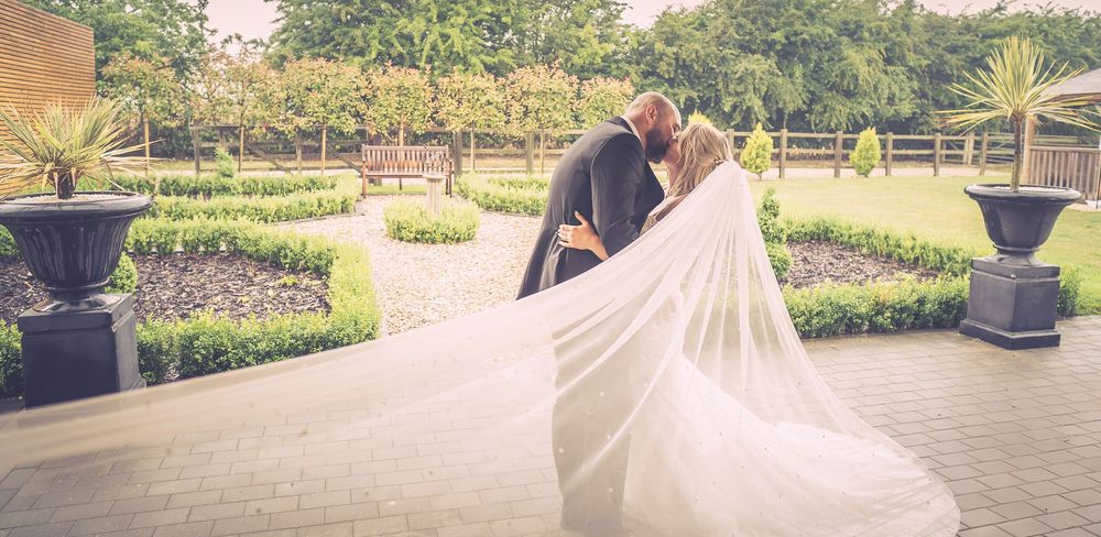 Lincolnshire-wedding-photographer-grimsby-award-winning-The Barn Willerby