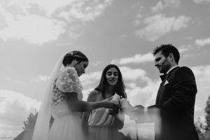 bride in Jesus Peiró dress at Quinta da Eira