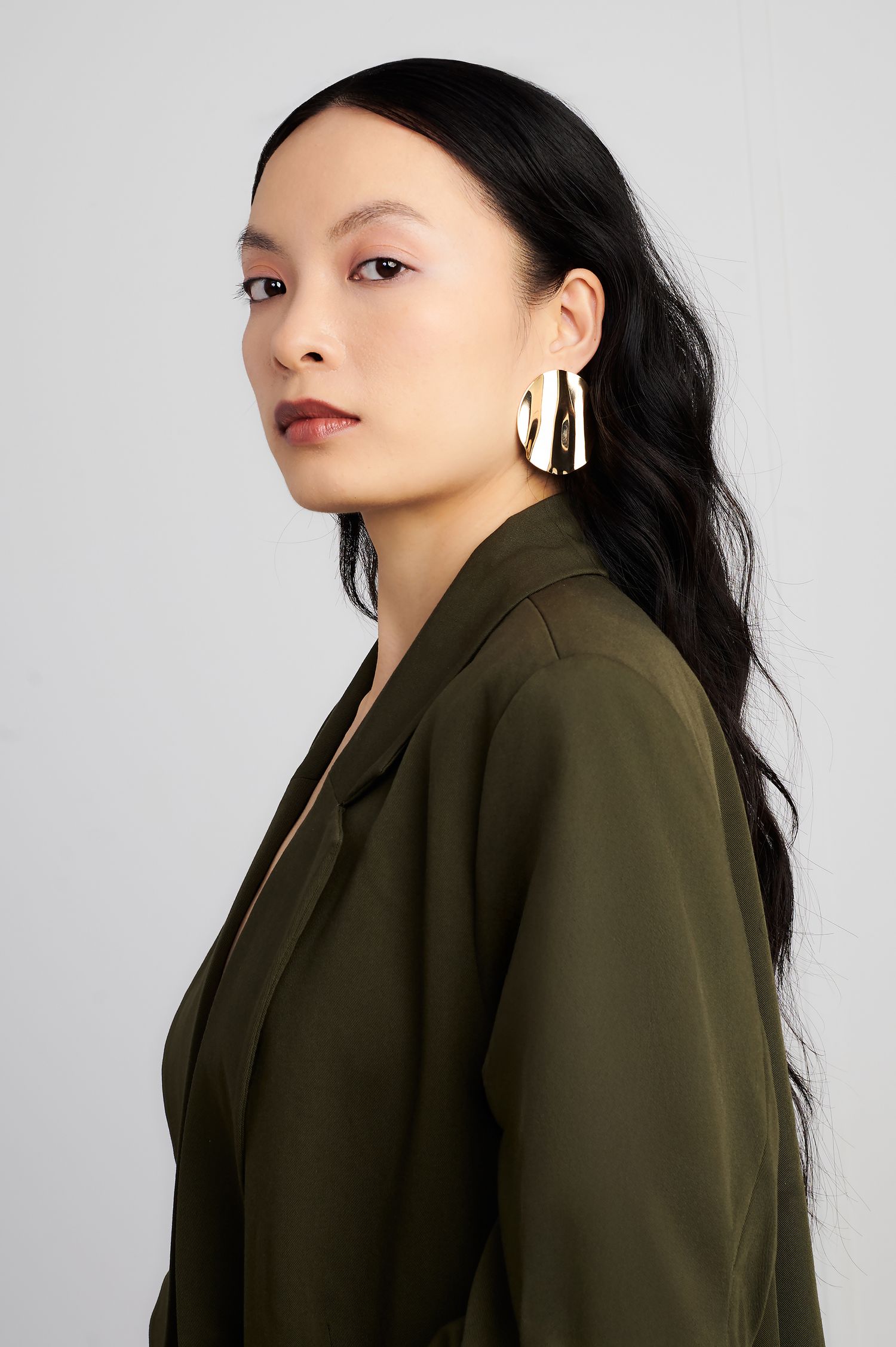 ART82STUDIO offers full-service fashion and e-commerce photography in Amsterdam.