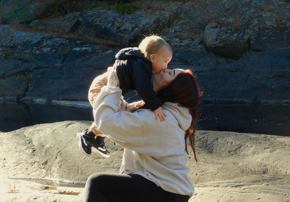 aunt and nephew kissing