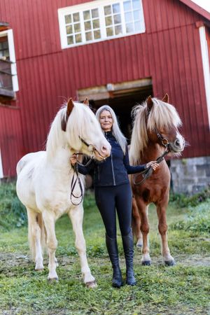 Islandshästfotgraf Sabina - Aklejagård