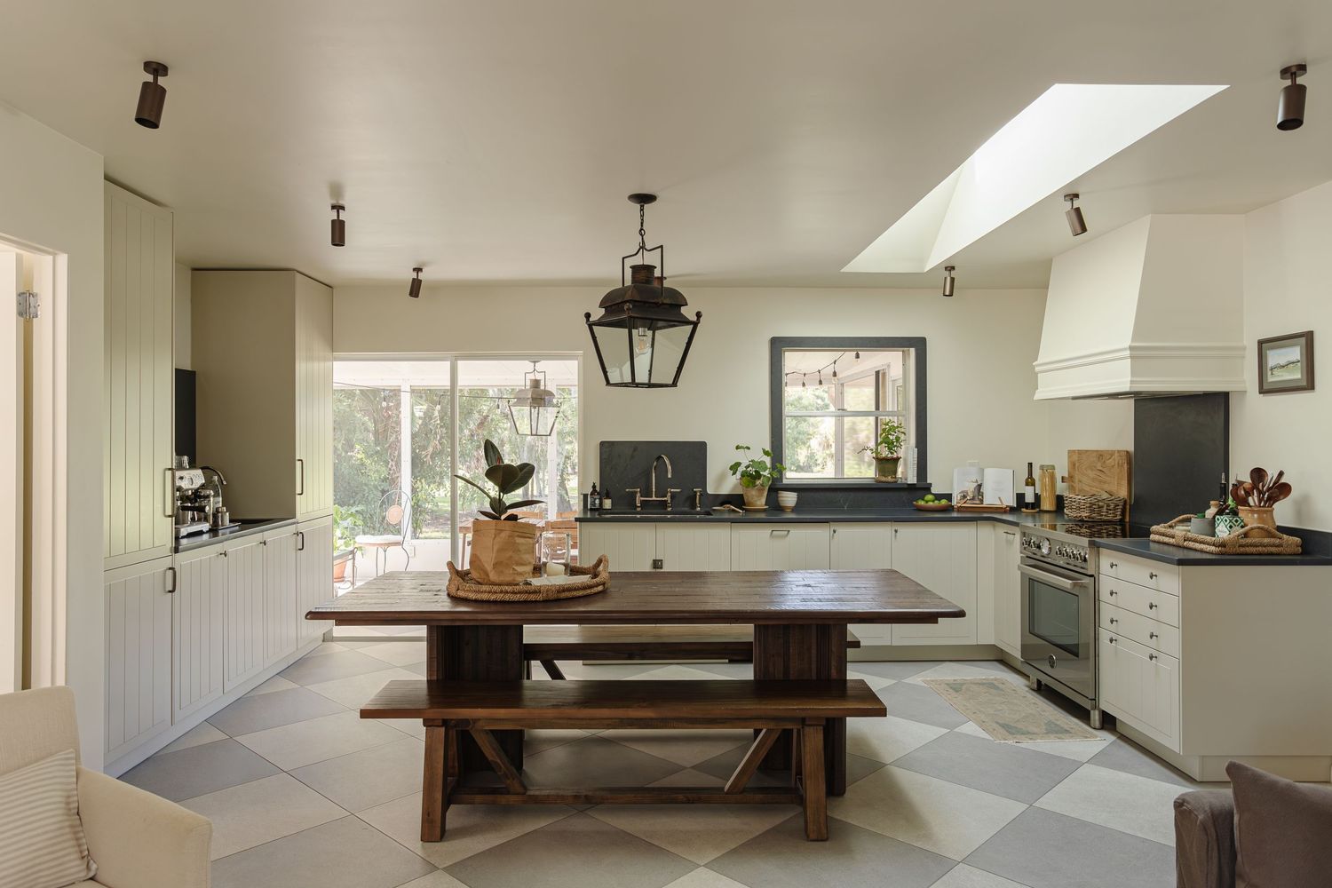 Tara Correa's photography focuses on capturing the architectural interiors of commercial and residential spaces.