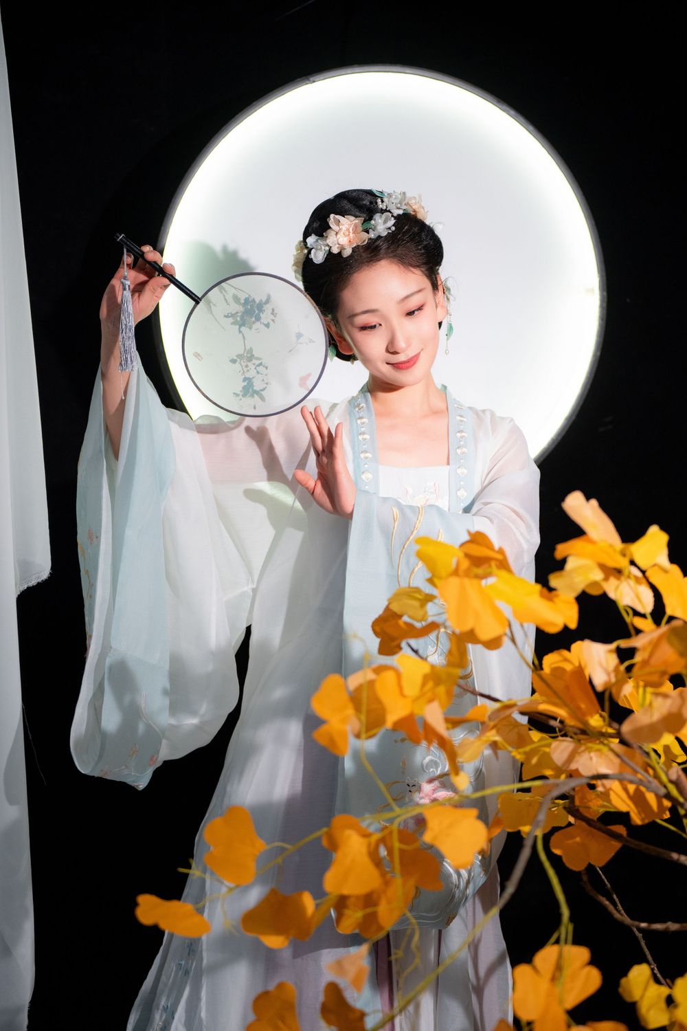 Elegant Mid-Autumn Moon Festival event portrait featuring traditional Hanfu and floral styling, by an Auckland event photographer.