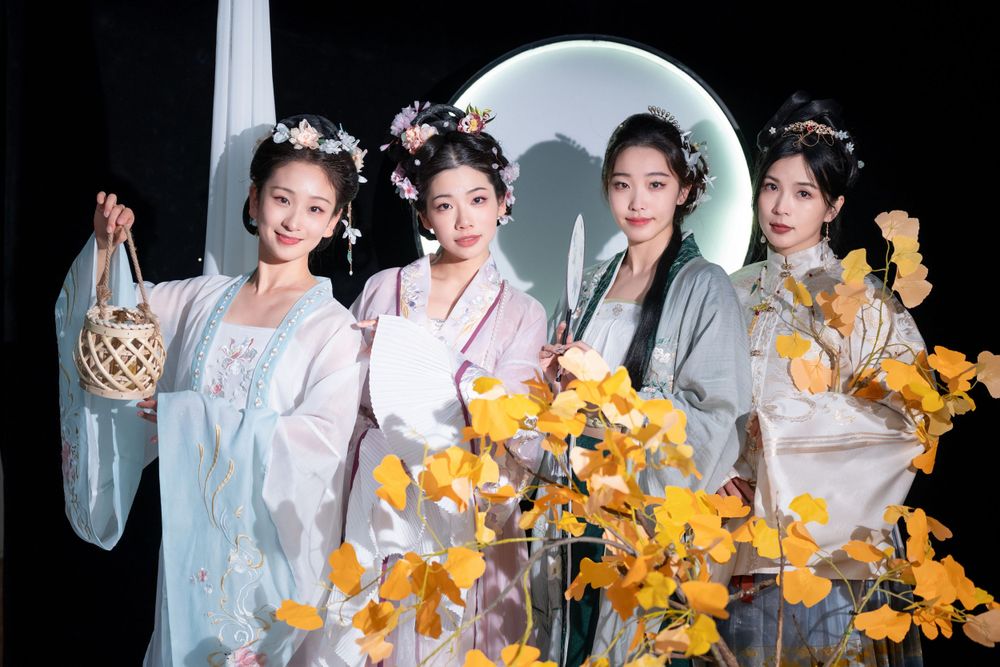 Elegant Mid-Autumn Moon Festival event portrait featuring traditional Hanfu and floral styling, by an Auckland event photographer.