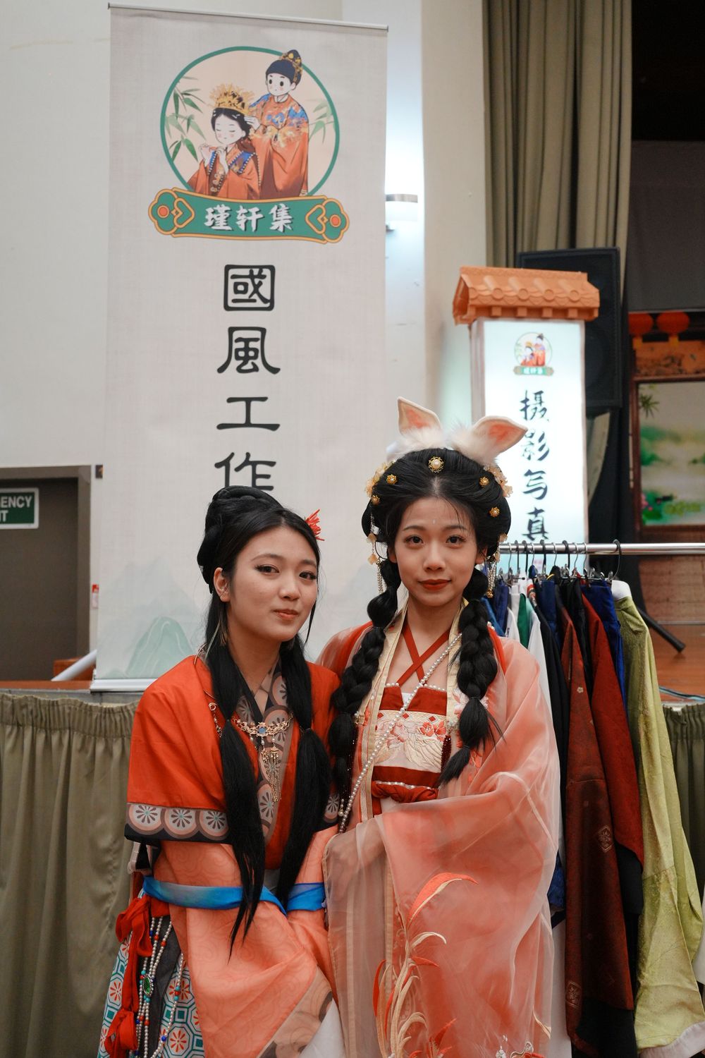 Elegant Mid-Autumn Moon Festival event portrait featuring traditional Hanfu and floral styling, by an Auckland event photographer.