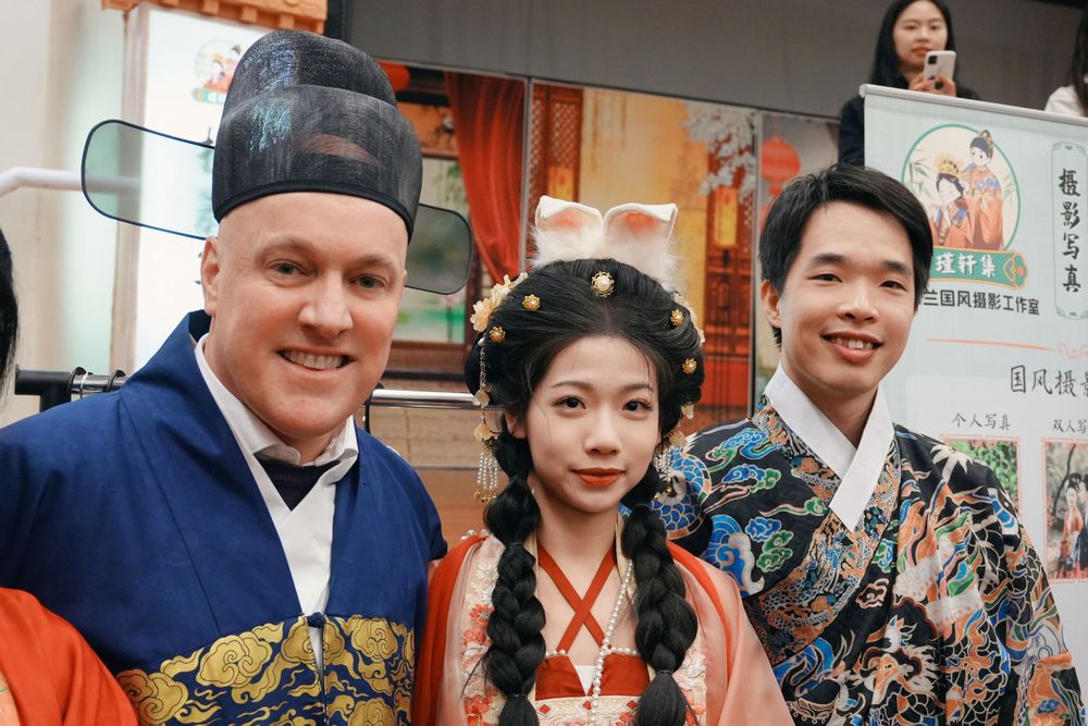 Elegant Mid-Autumn Moon Festival event portrait featuring traditional Hanfu and floral styling, by an Auckland event photographer.