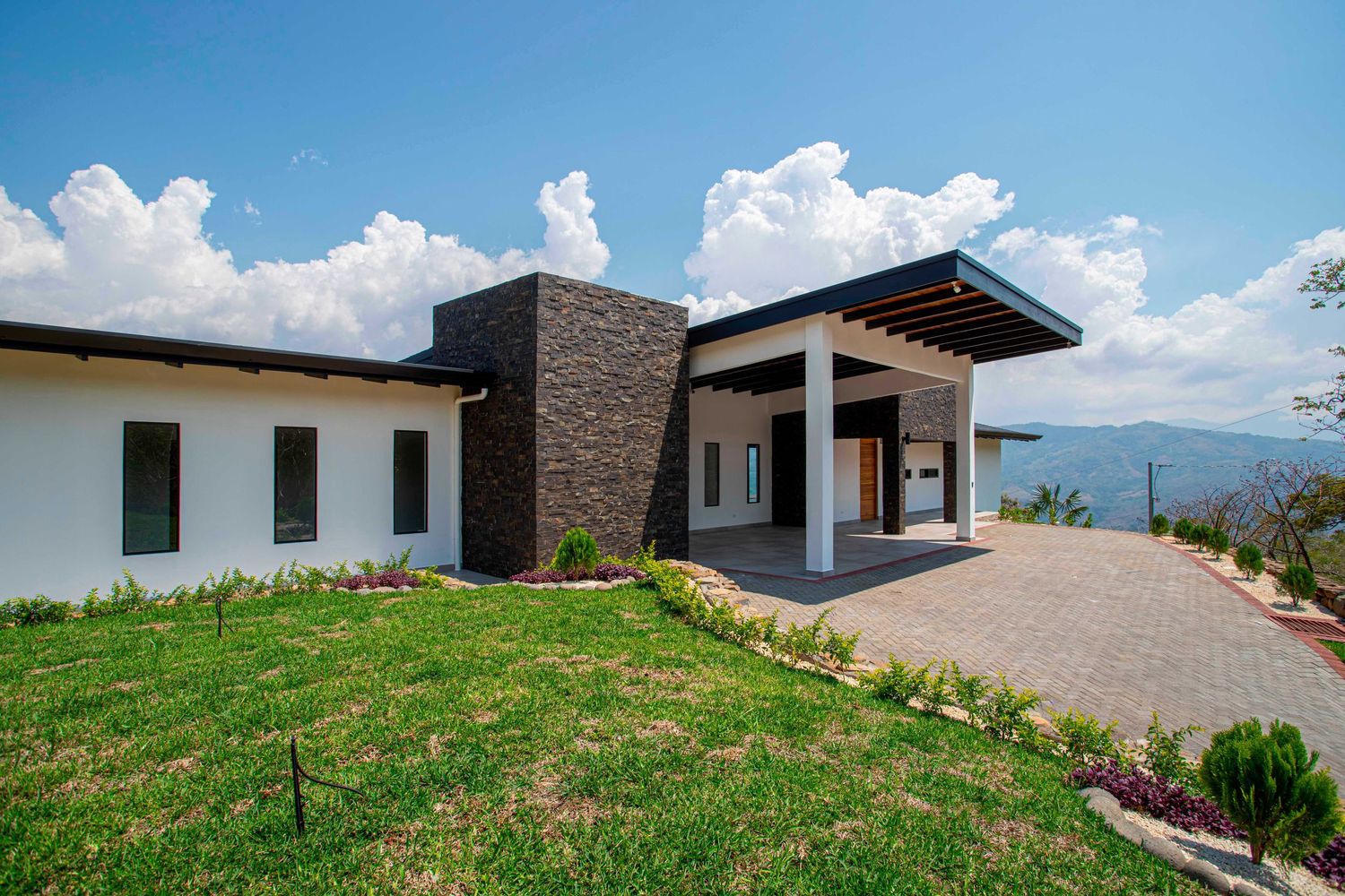 Modern home in Atenas with sleek design, stone accents, and panoramic views
