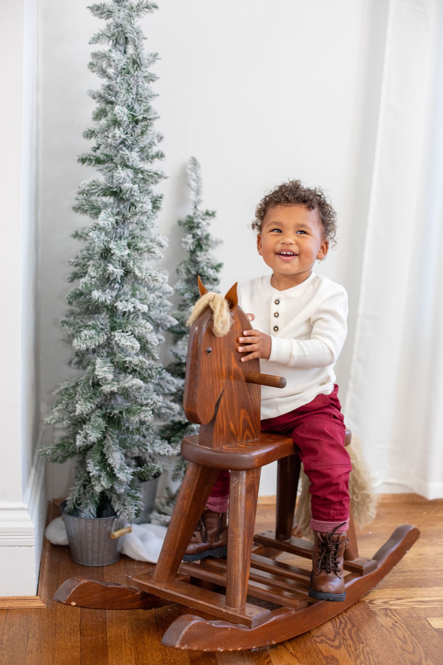 christmas seasonal holiday photoshoots luxury high end beautiful photos quick turn around retouched crisp true to color editing cincinnati