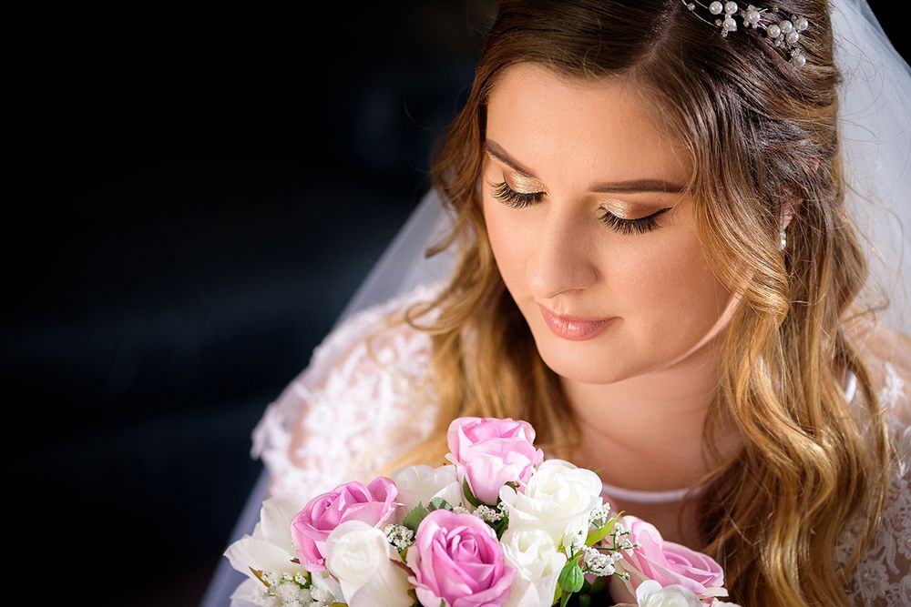Close up portrait of a bride and her flowers taken from above - Kelly Chapman Photographer Perth