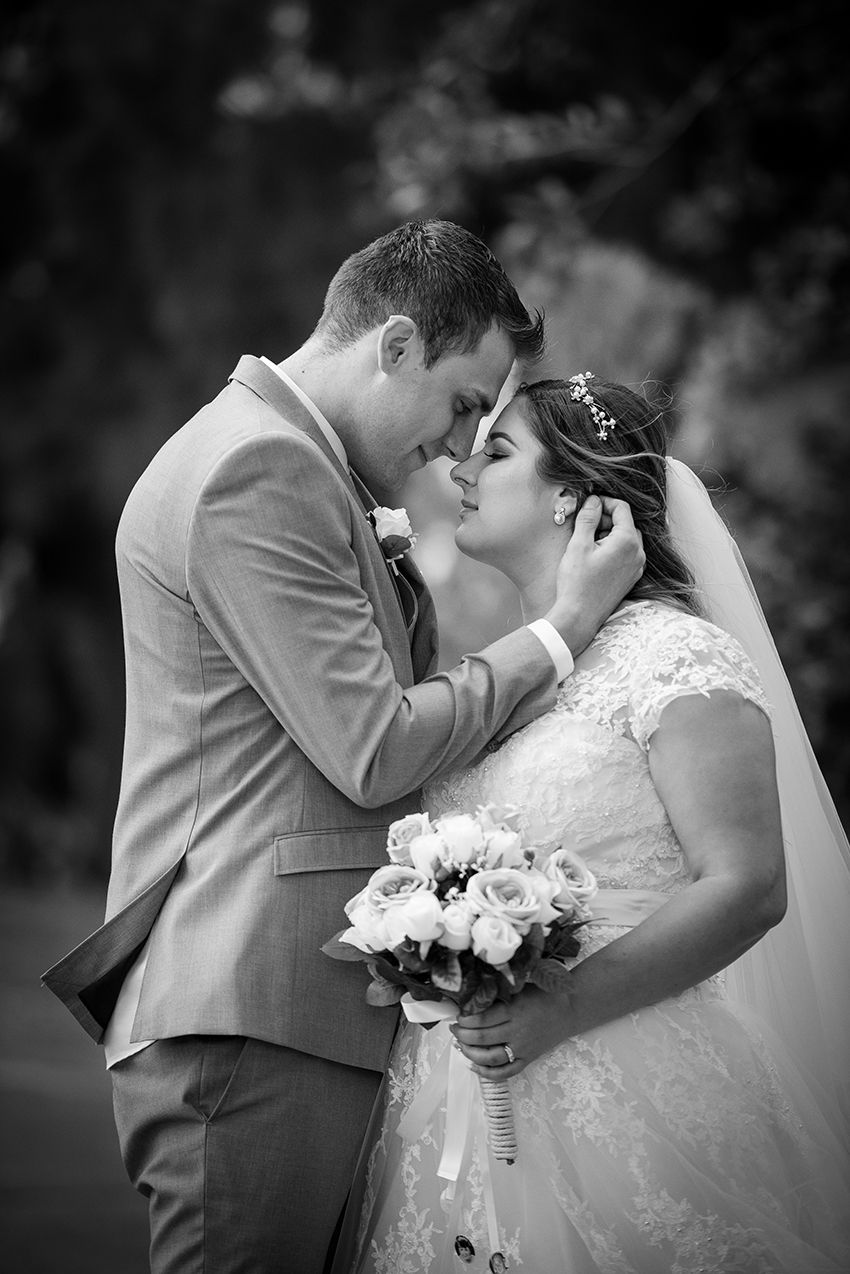 Black and White classic bridal portrait - Kelly Chapman Photographer Perth