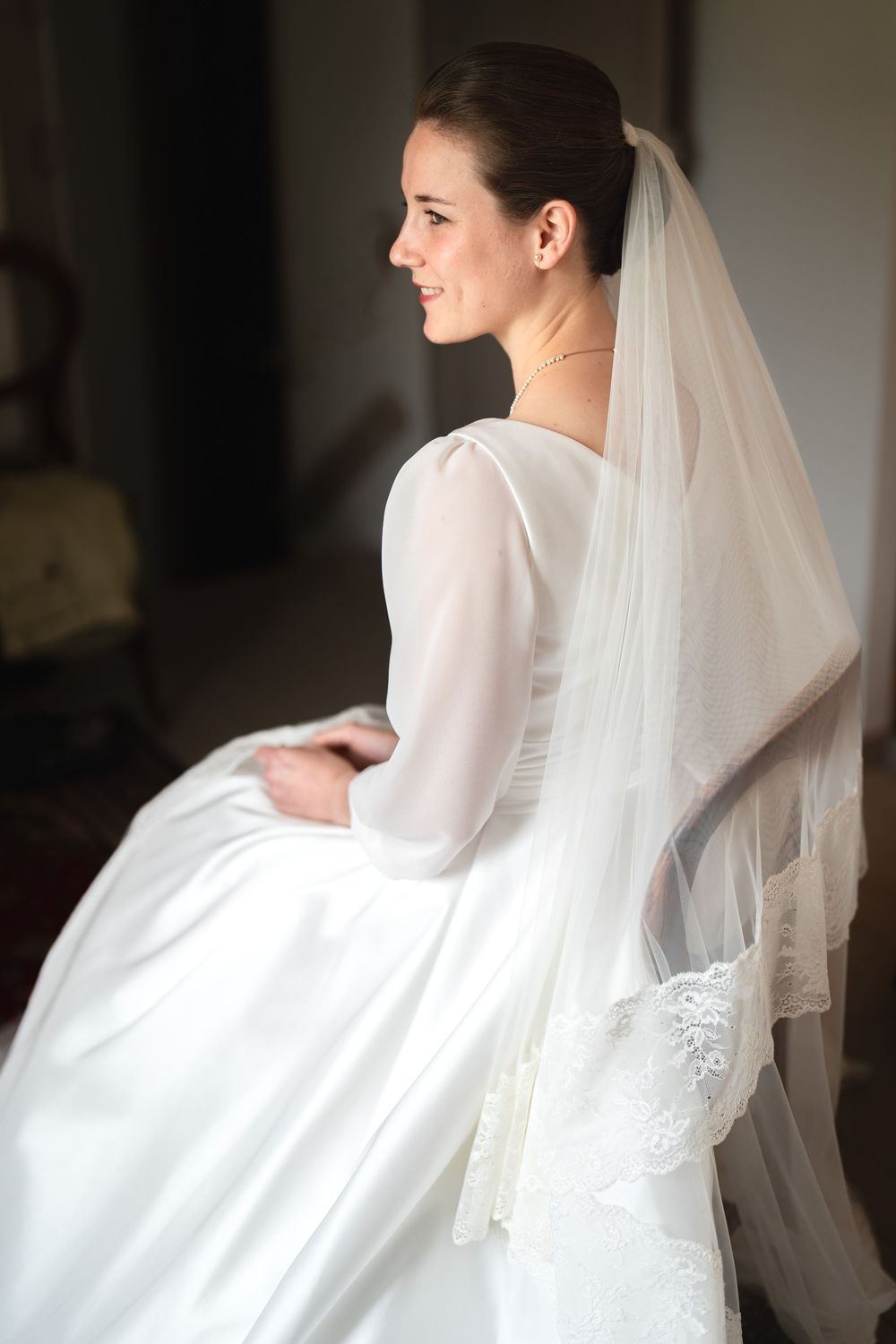 mariage-saint-malo-mariee-sourire.jpg
La mariée souriante entourée de sa famille
Sourire et émotions avant le grand jour