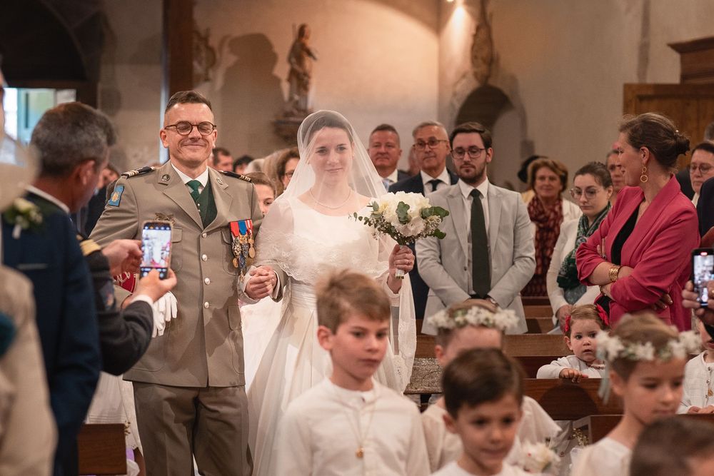 mariage-saint-malo-eglise-entree-maries.jpg
Les mariés entrant dans l’église de Saint-Malo
Arrivée des mariés à l’église