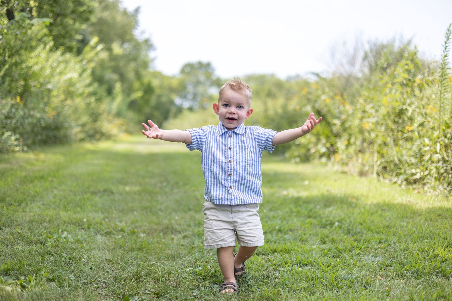 Springfield, IL Photographer captures a boy running to give a hug during a milestone session in Central, IL