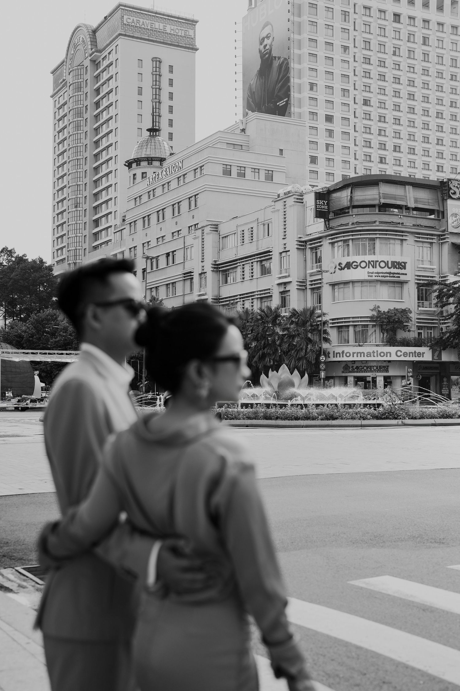 alt="Couple prewedding photoshoot at Opera House"
