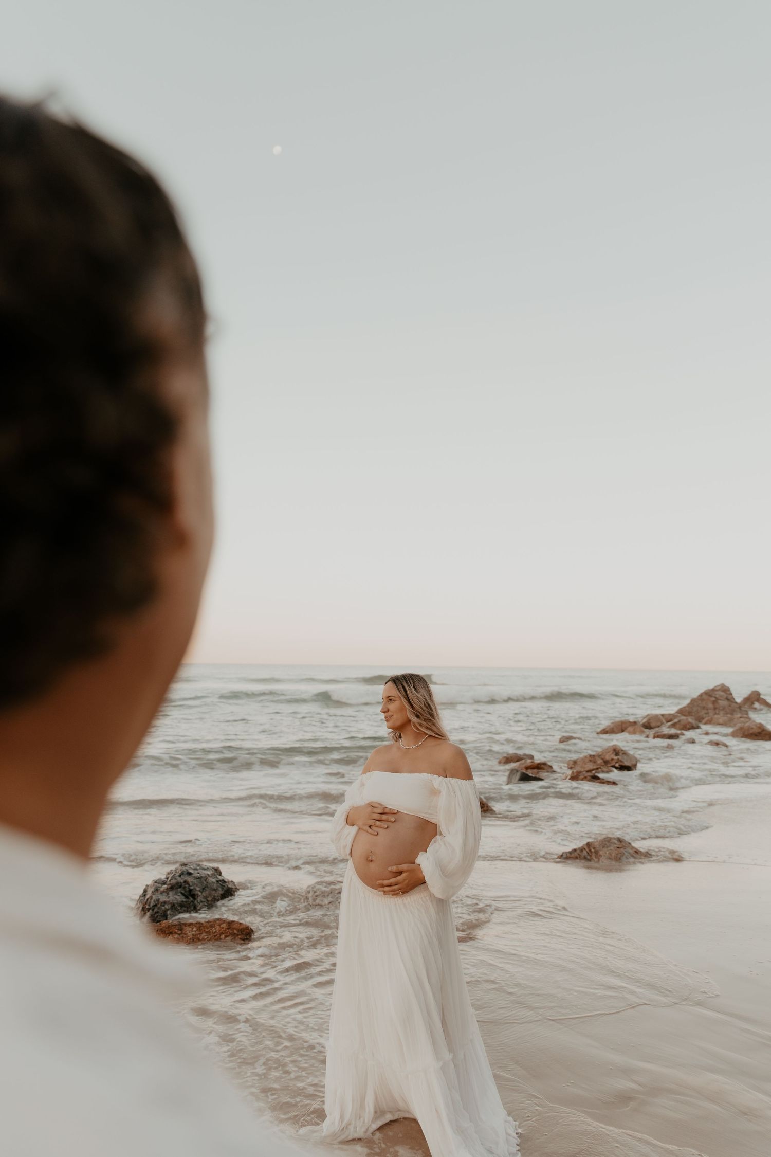 Beautiful beach maternity session with Gray + Bear Photography at the Gold Coast