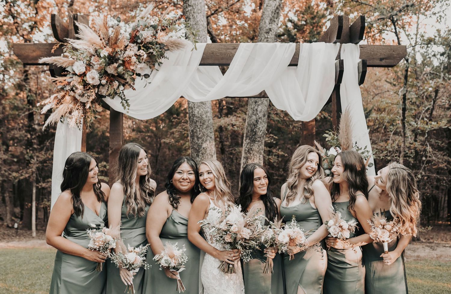 Fall wedding bridal party portraits with boho floral bouquets and earthy wedding colors at whispering oaks wedding venue