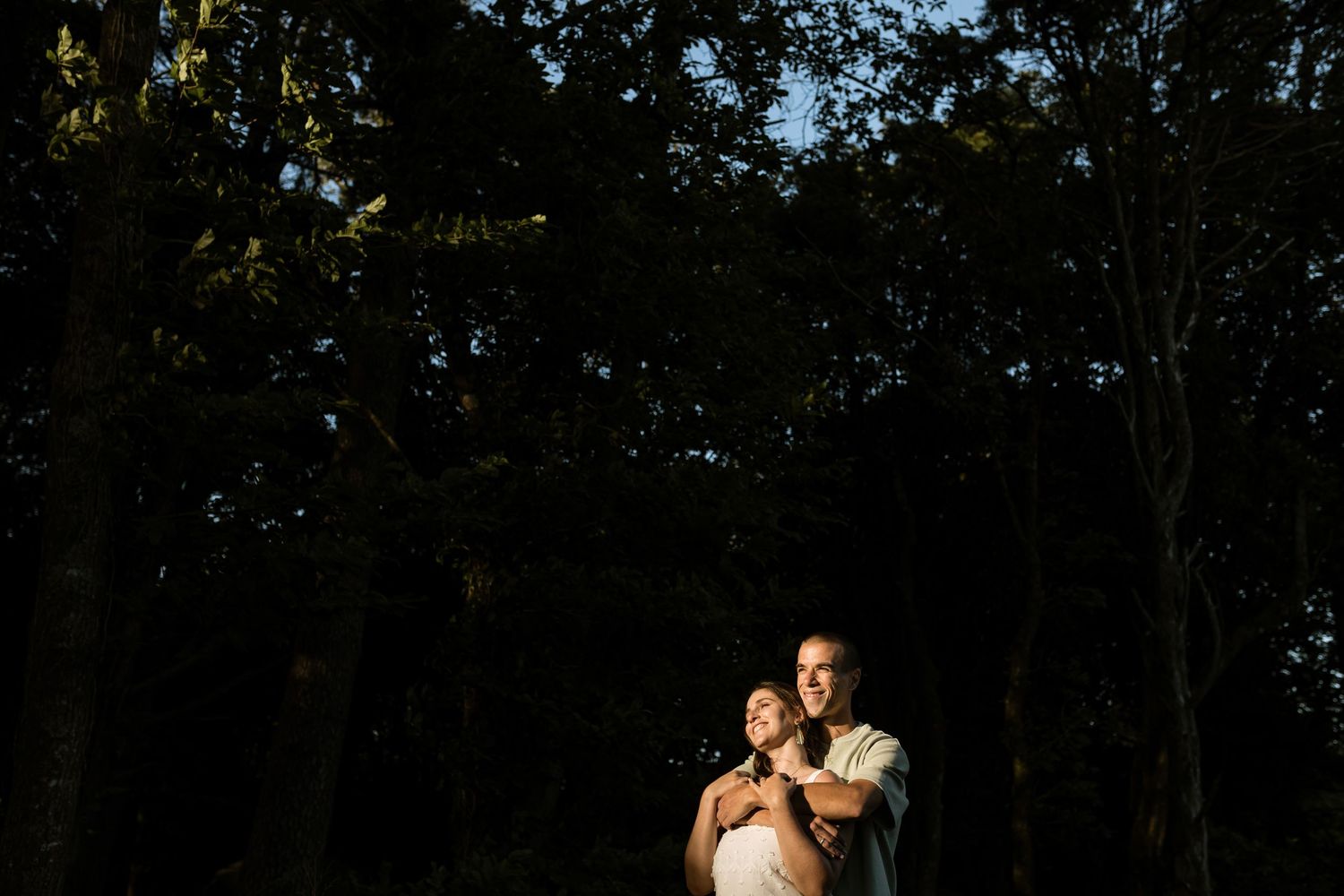 Natural pre-wedding session in Sintra with couple laughing near rock formation