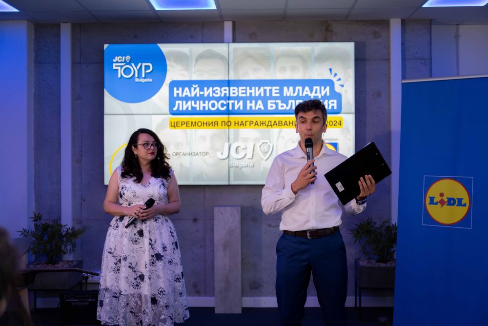 Фотография на частни и корпоративни събития, тийм билдинг и фирмени партита. Изпратете запитване.