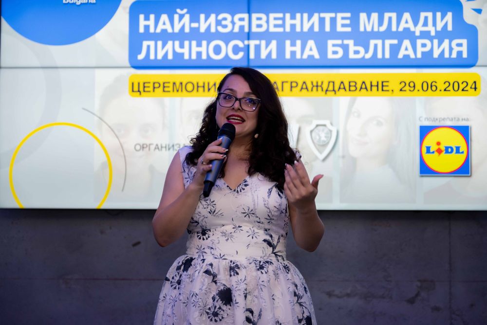 Фотография на частни и корпоративни събития, тийм билдинг и фирмени партита. Изпратете запитване.