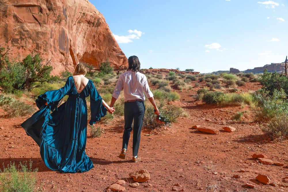 elopement at arches outside of the national park