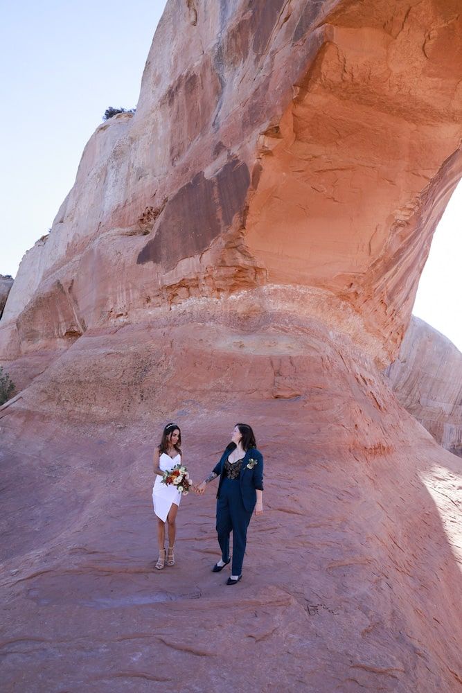 elopement at arches outside of the national park