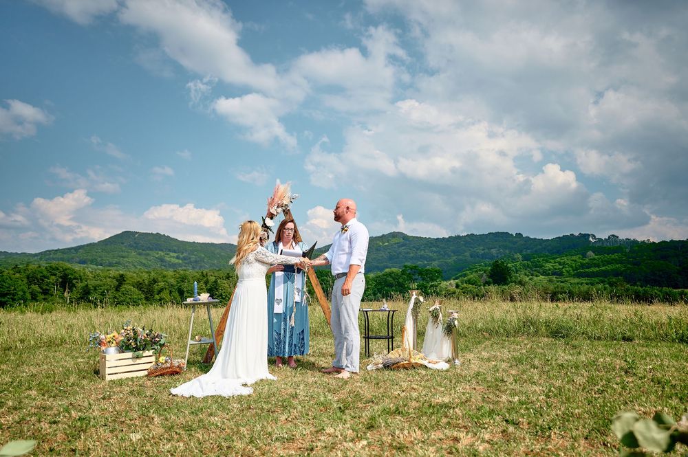 Wide shot of newlyweds at the altar with Blue Ridge Mountains view in Canaan Valley.