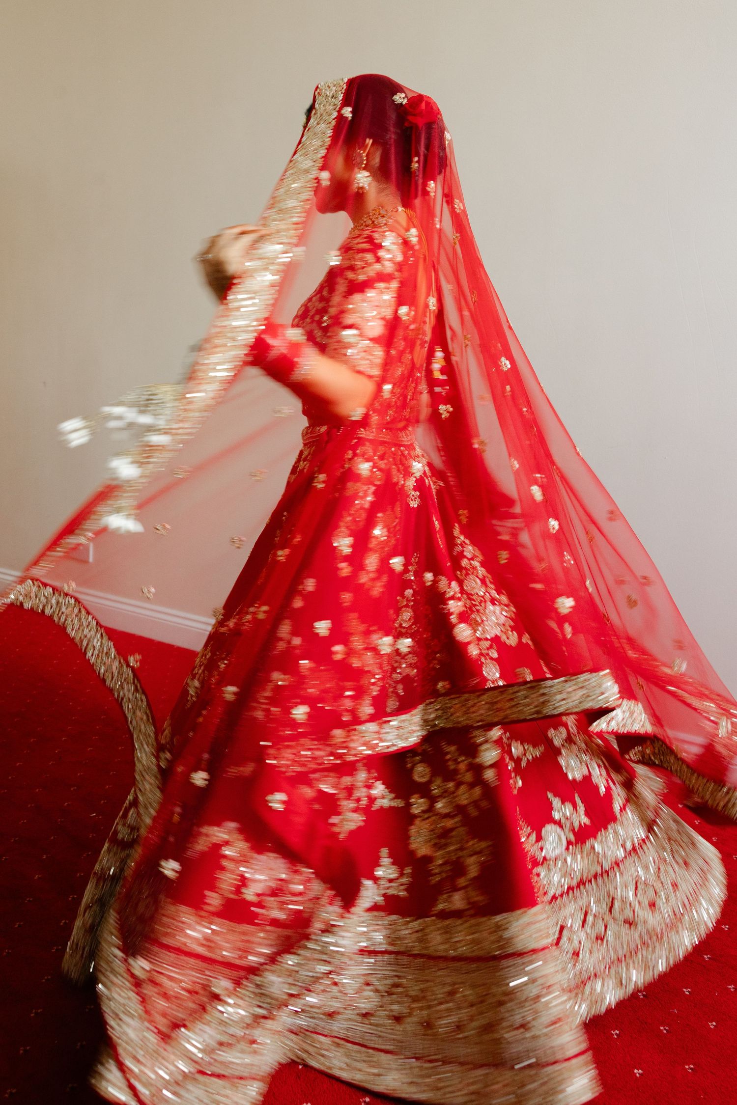 Sikh bride spins in her beautiful red lehenga in Hounslow Gurdwara