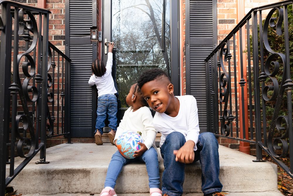 Professional family portrait photo by Ronan Legacy Imagery in Kansas City
