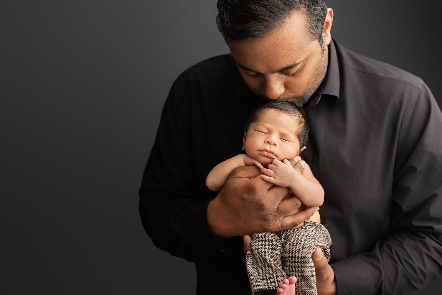 New dad, and baby, studio photography that feels natural, ipswich, brisbane, springfield lakes.