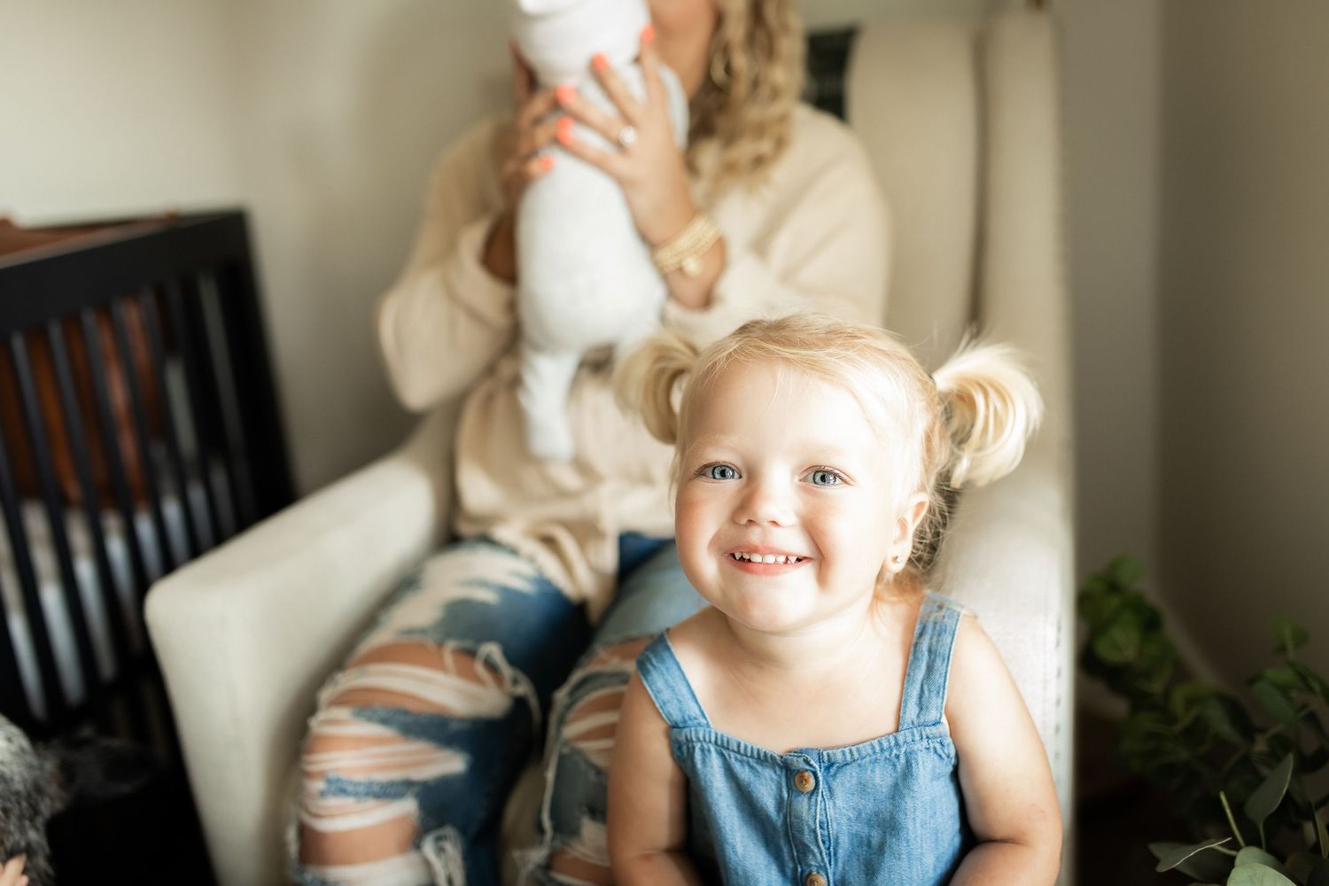 Big sister and newborn– Kingwood lifestyle photographer