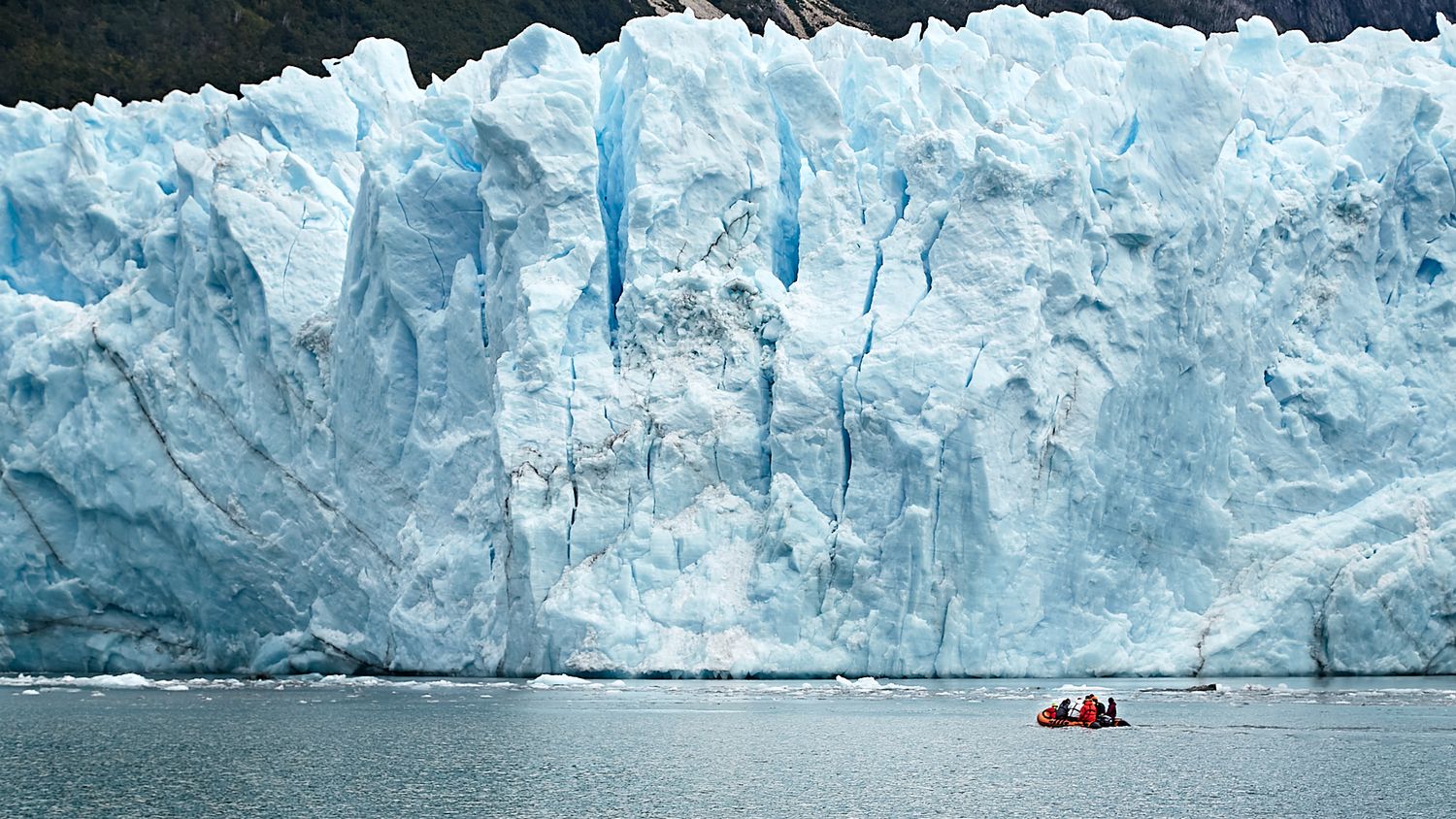 Landscape photography: Sailing the Beagle Channel. Photo by Dayle Prowse.