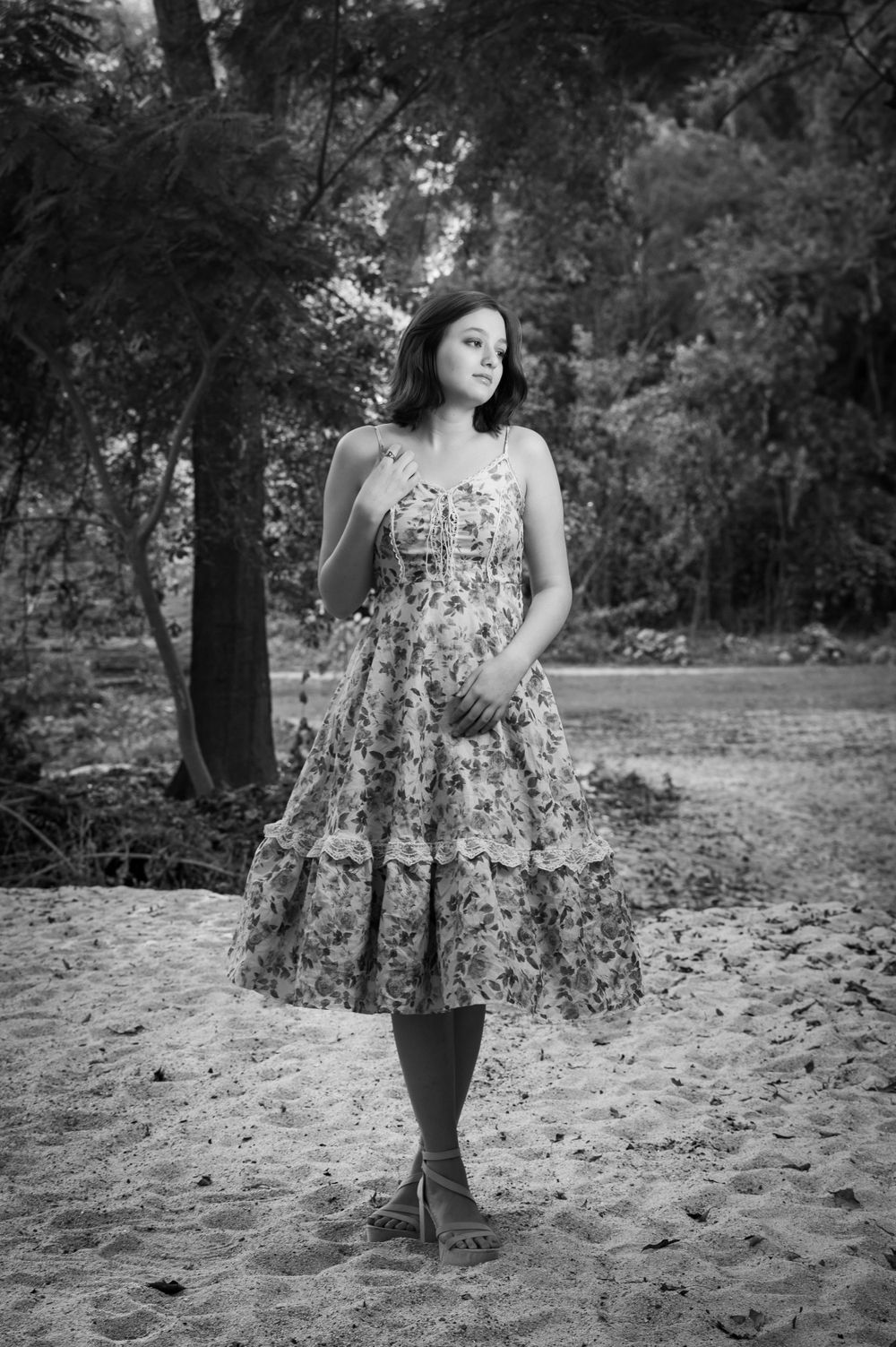 Teen Senior portrait for Powdersville High School in flower print dress, Upstate South Carolina, Greenville, Fountain Inn black and white