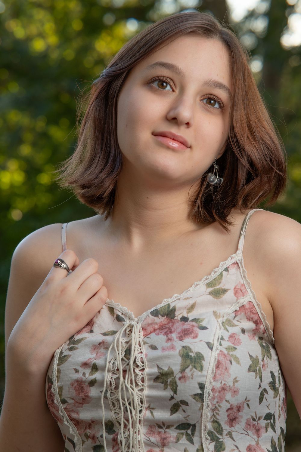 Teen Senior portrait for Powdersville High School in flower print dress, Upstate South Carolina, Greenville, Fountain Inn