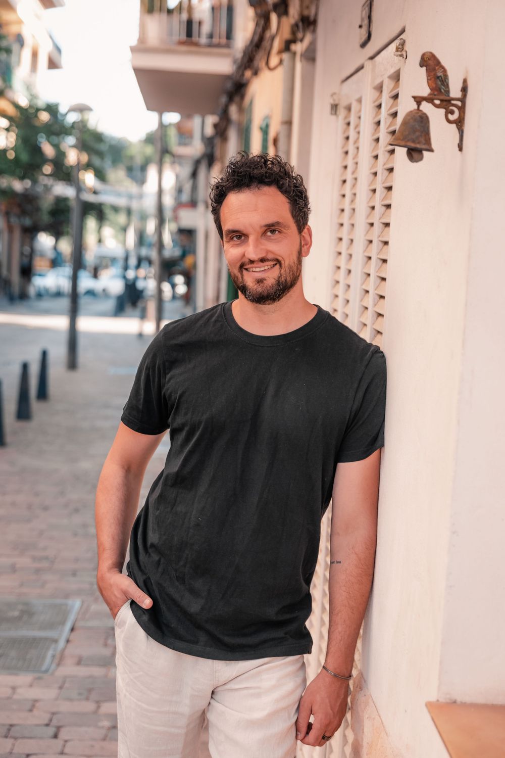 natural branding photoshoot of business coach in Porto Cristo Mallorca street.