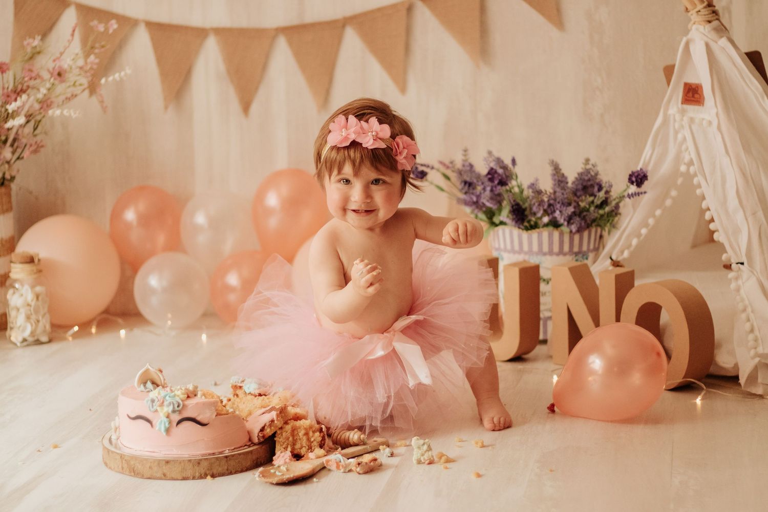 Sesión smash cake en Tarragona con decoración personalizada