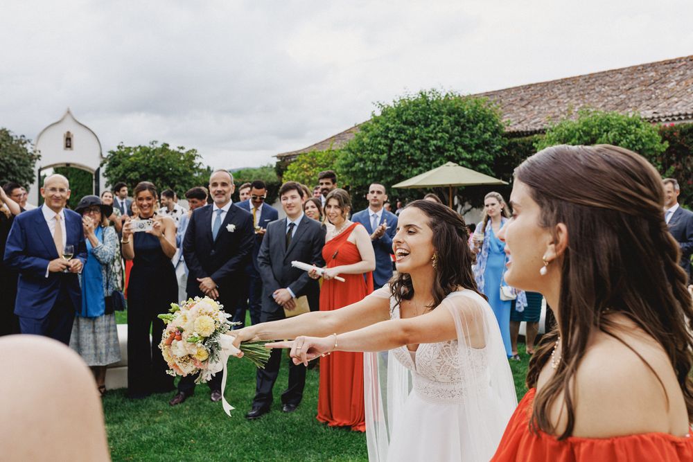 Wedding guests gather outdoors in a Wedding cocktail hour at Quinta Valle do Riacho