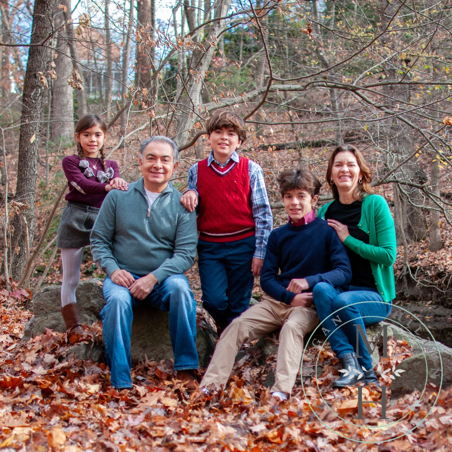 Sitting family photo in Lubber Run Park