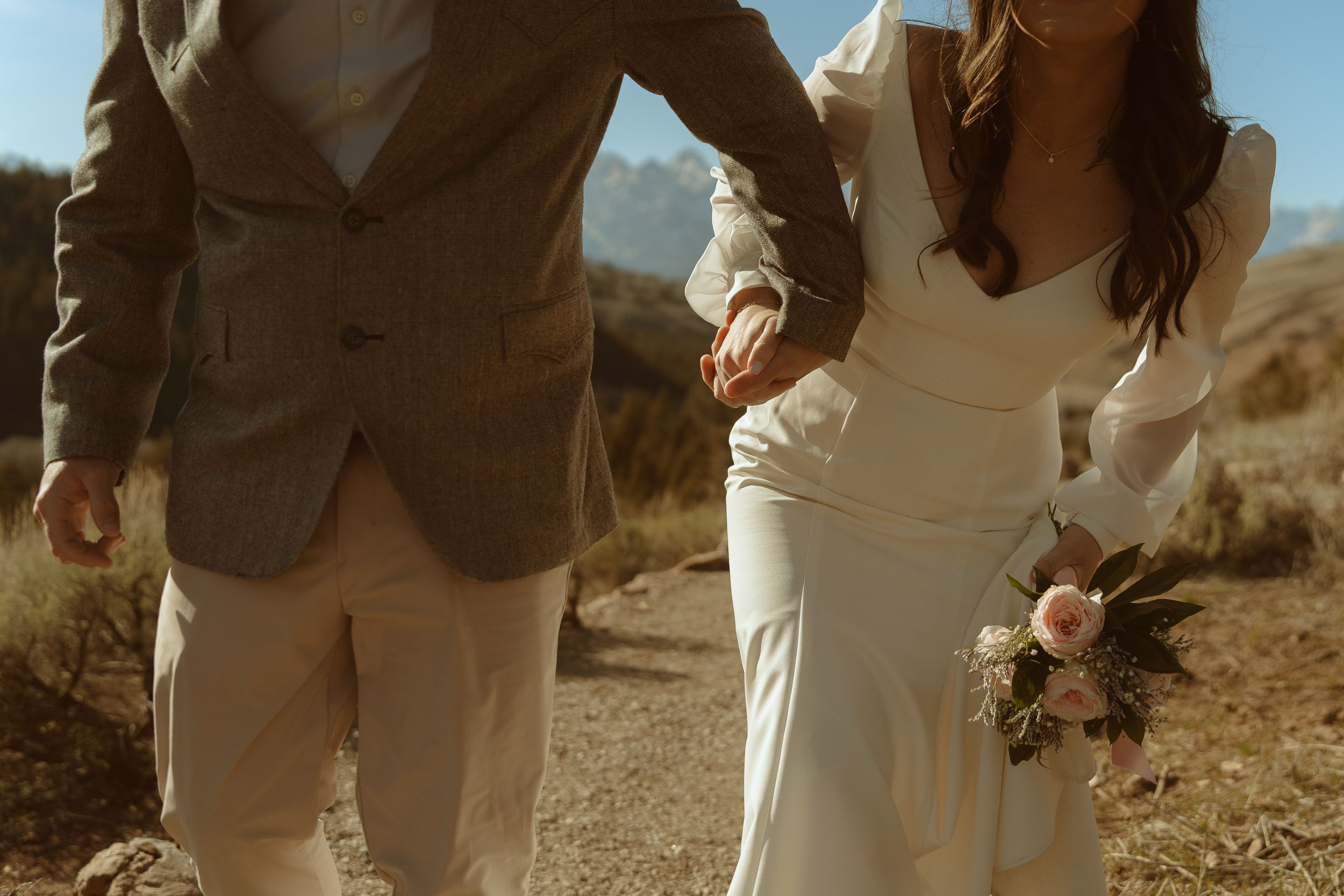 elopement at the wedding tree