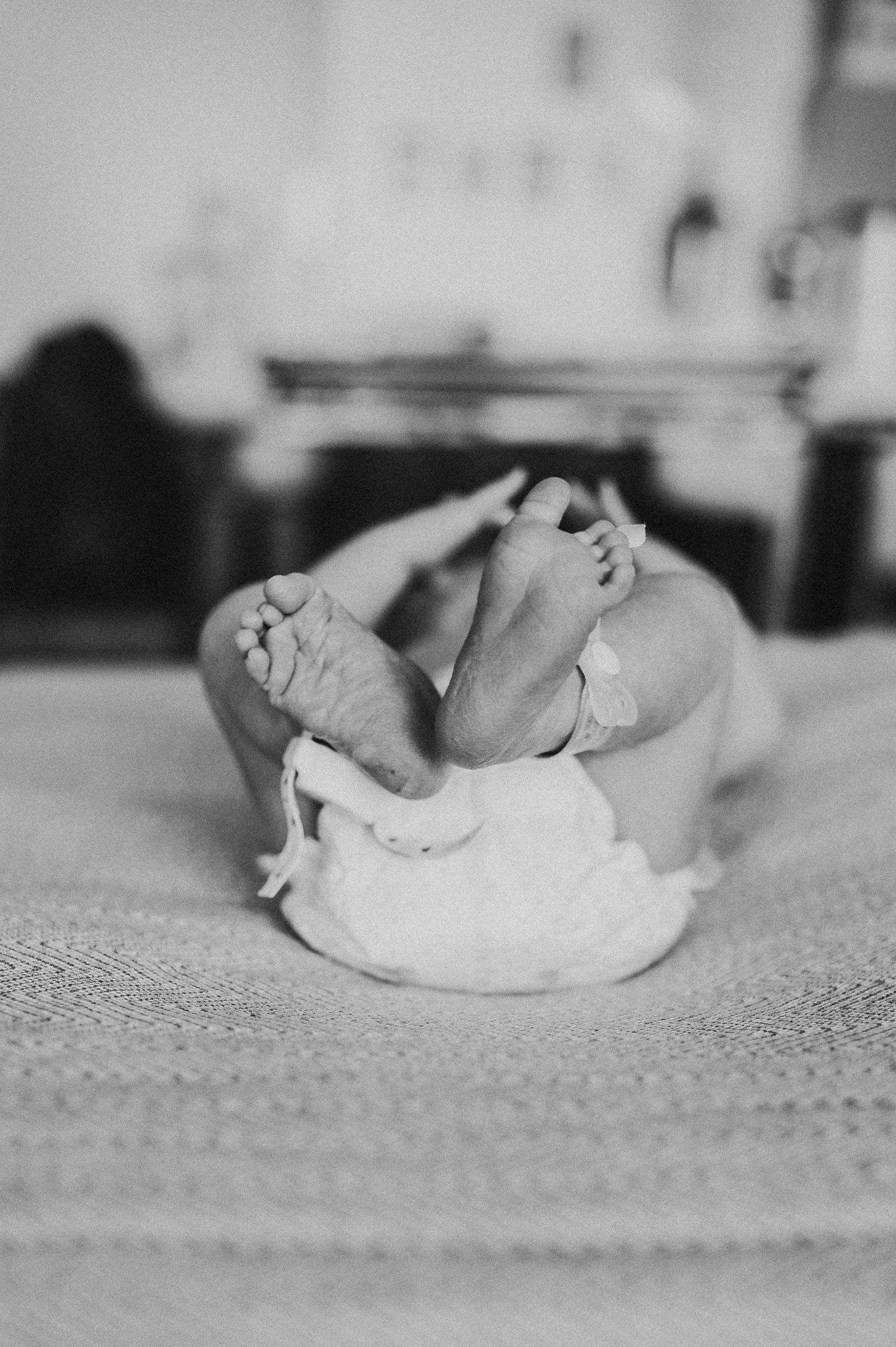 fresh-48-newborn-photography-dallas-fort-worth-sophia-birth-photography-baby-feet