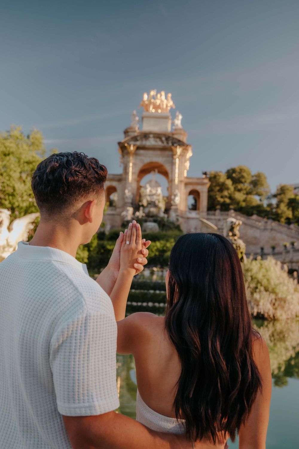 Artistic sun flare shot of couple kissing by BarcelonaLoversPH.