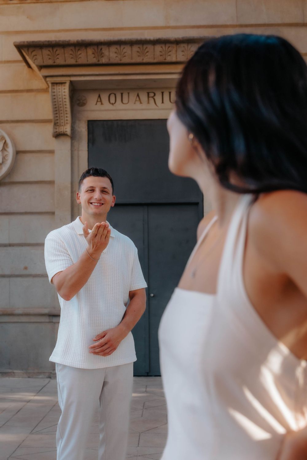 Natural couples photoshoot Barcelona featuring bright morning sunlight.