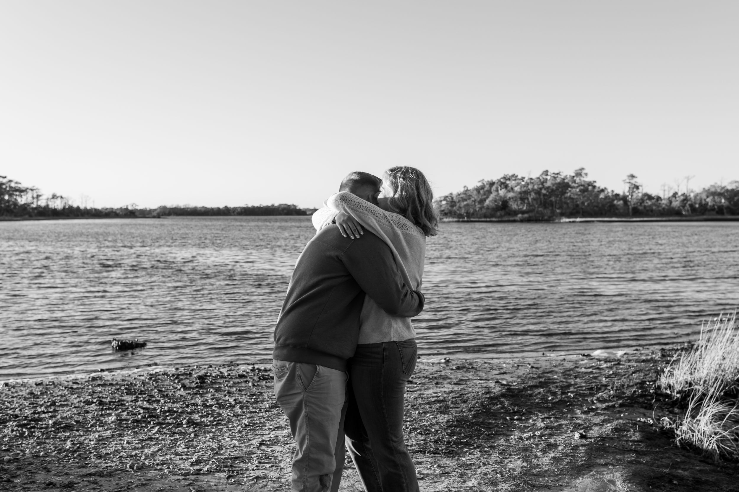 engagement photos of couple by Samantha Ann Photo studio in swansboro near Emerald Isle nc Hubert photographer