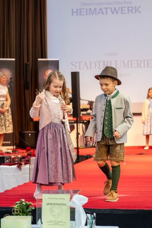 Young models present traditional Alpine clothing at the Stadtblumerie Heimatwerk event.