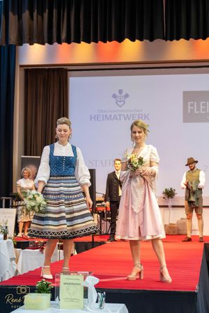 Fashion show featuring traditional Bavarian dirndl dresses and folk costumes.
