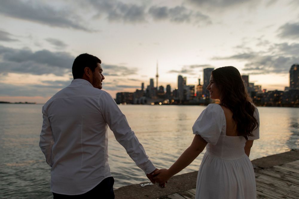 Down Town Toronto skyline Photoshoot, engagement Photographer