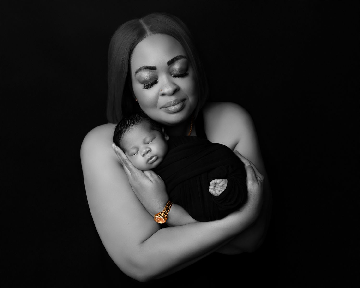 Newborn photography studio located in between Atlanta, Georgia and Birmingham, Alabama with full service photo studio.