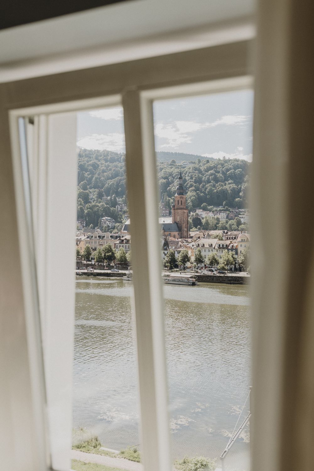 Blick Richtung Heidelberg aus einem Hotelzimmer der Heidelberg Suites.