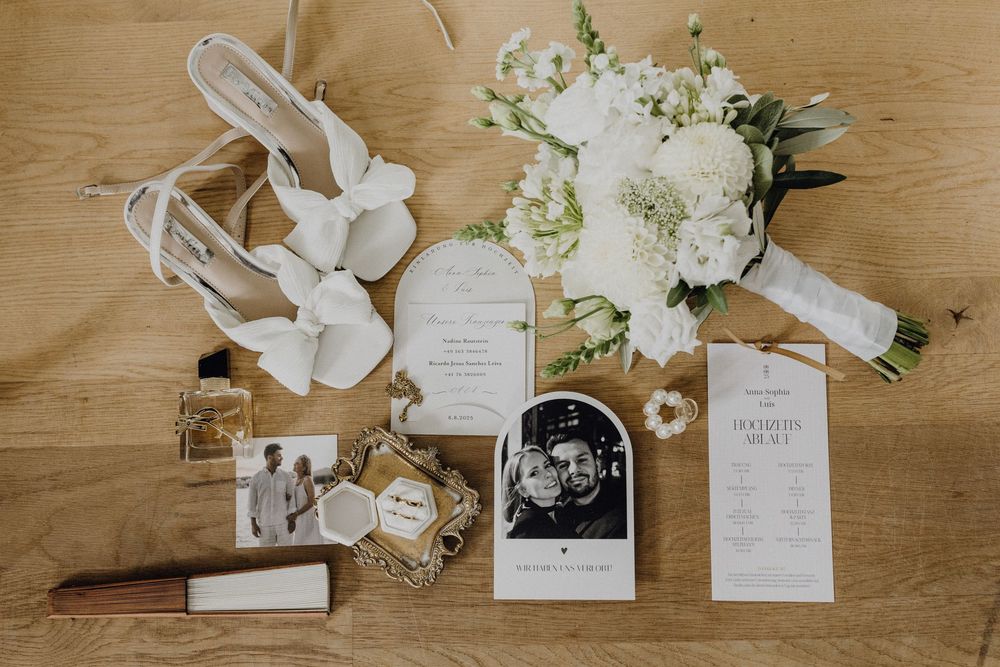 Flatlay einer Hochzeitspapeterie am Hochzeitstag