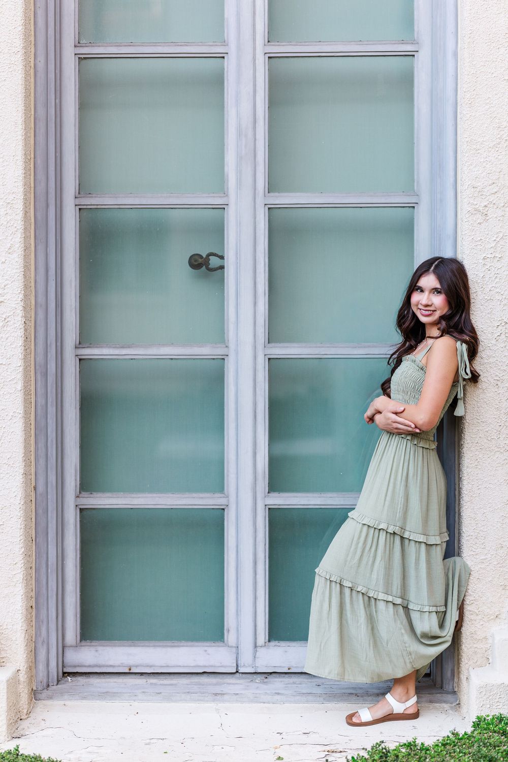 Simi Valley Senior Photographer offering outdoor high school senior portraits with natural light and timeless style.