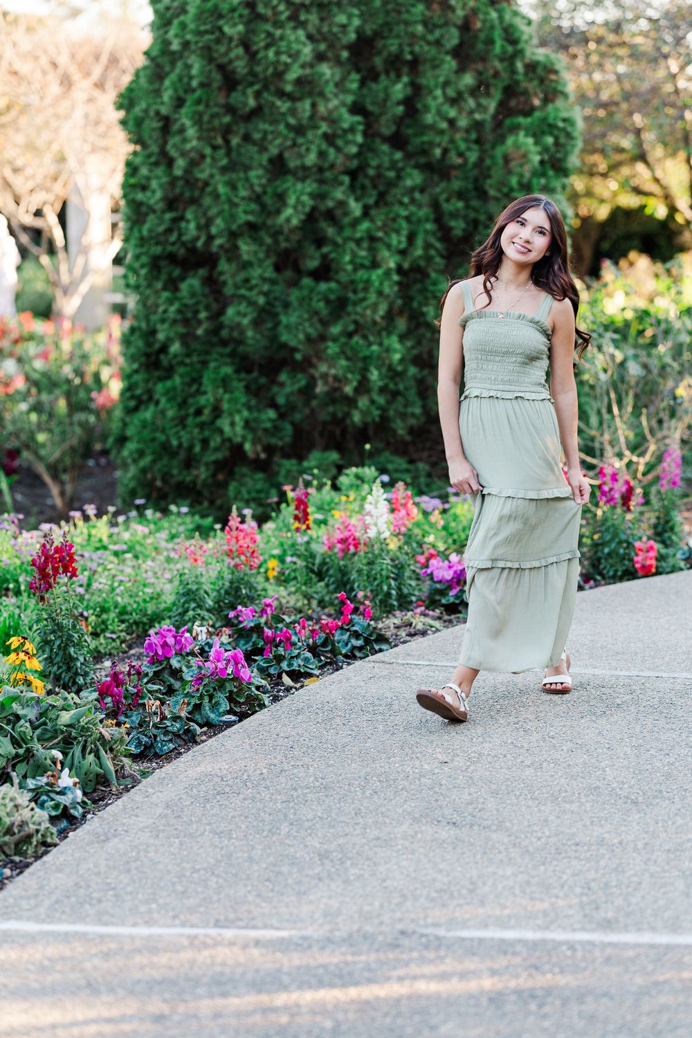 Simi Valley Senior Photographer offering outdoor high school senior portraits with natural light and timeless style.